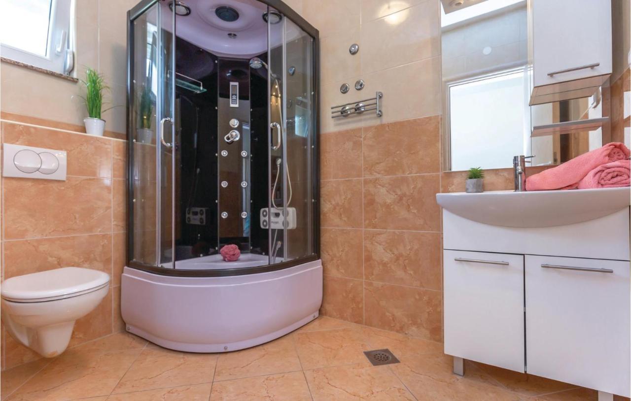 Beautiful Apartment In Krvavica With Kitchen Bagian luar foto